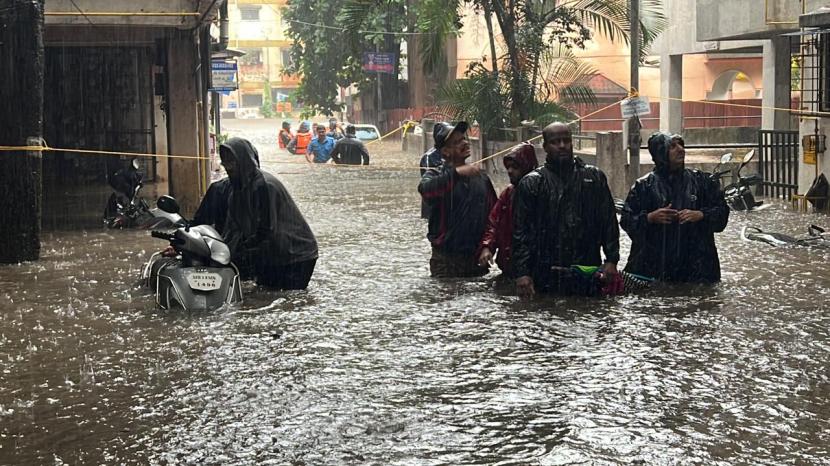 Pune Heavy Rainfall Alert Today in Marathi, pune rain latest photos by indian express