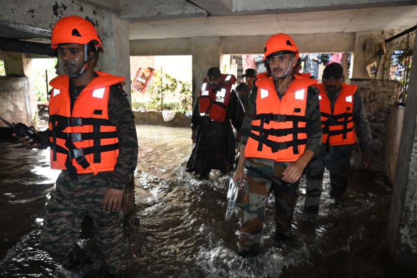 Pune Heavy Rainfall Tapovan Warje Pune Rescue Operation in Marathi