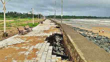 High Tide Erodes foothpath over Sea Wall at Aksa Beach, Erodes foothpath over Newly Built Sea Wall, Environmentalists Urge Demolition of wall at aksa beach, High Tide Erodes foothpath over Newly Built Sea Wall , aksa beach, Tide Erodes Sea Wall