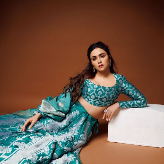 amruta-khanvilkar