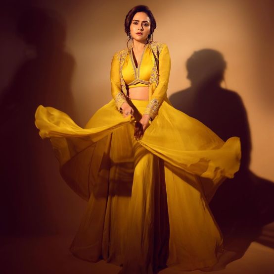 amruta-khanvilkar