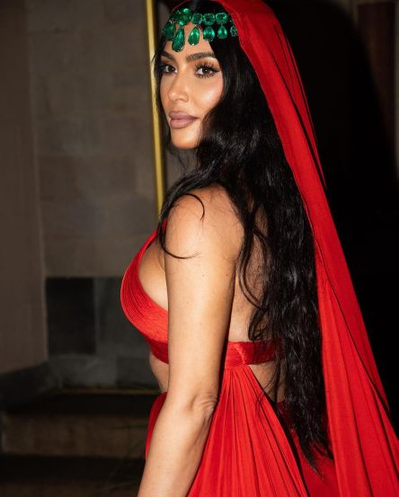 Kim Kardashian drugs MMS to Nude photoshoots