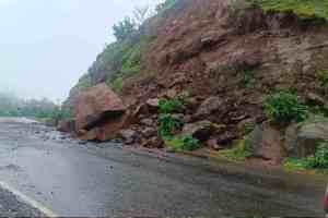 Nashik, Bhavali Dam, Igatpuri, landslide, crack collapse, road closure, tourists, Public Works Department, disaster management, traffic, big stones, road clearance, rainfall, nashik news, igatpuri news,