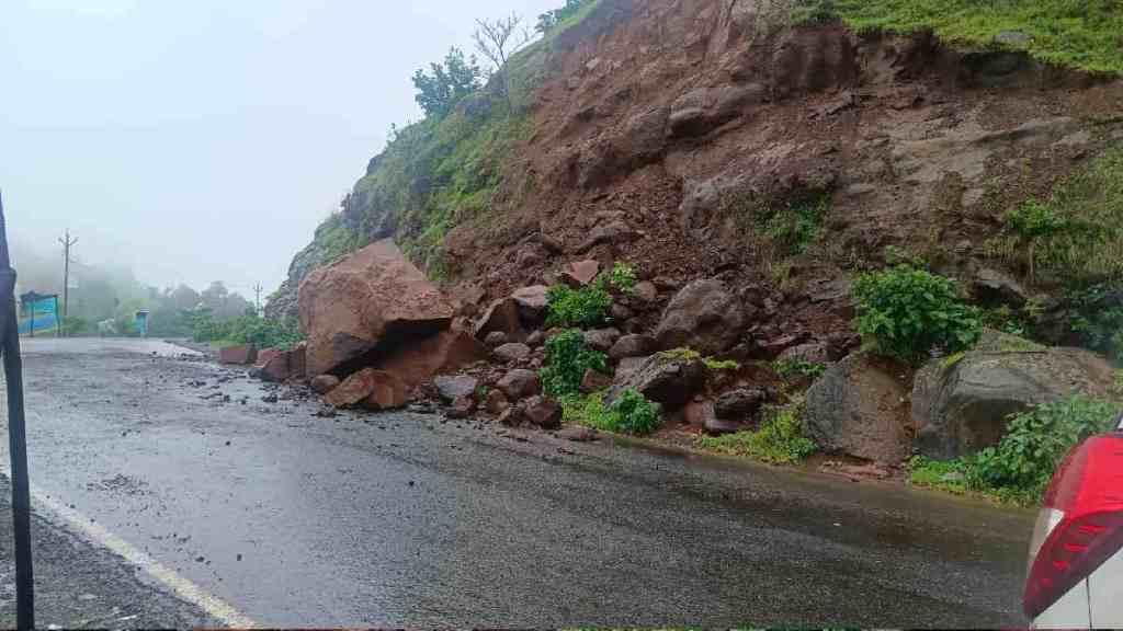 Nashik, Bhavali Dam, Igatpuri, landslide, crack collapse, road closure, tourists, Public Works Department, disaster management, traffic, big stones, road clearance, rainfall, nashik news, igatpuri news,