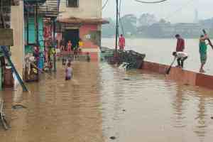 Heavy Rainfall in Thane District, Knee-deep water accumulated near kamwari river house, Severe Flooding in Bhiwandi, Disrupts Life and Commerce, Heavy Rainfall in Bhiwandi, Bhiwandi news, marathi news, latest news,