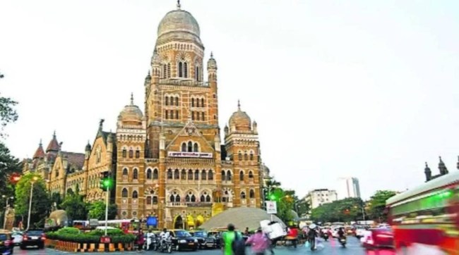 bmc commissioner order to use small size of vehicles for action against unauthorized hawkers