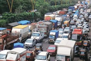 Nashik Mumbai highway traffic jam marathi news