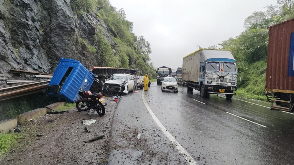 nashik, trailer break fail