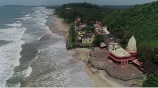 ganpatipule sea waves latest marathi news