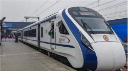 मुंबई: जोरदार पावसाने वंदे भारत एक्स्प्रेस रद्द, रेल्वेगाड्यांचे मार्ग बदलले