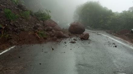 crack fell on the Mahabaleshwar-Tapola road