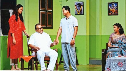 ravindra pathare review of nakalat saare ghadle marathi natak