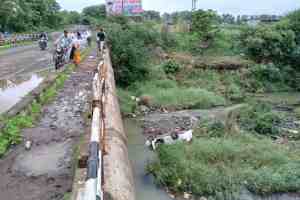 Fatal Accident in Nashik, Vehicle Plunges into Godavari River in nashik, accident near gangapur village, One Dead Two Injured in accident, nashik news,
