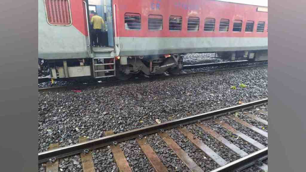 Fire on Gorakhpur Express Disrupting Central Railway Services