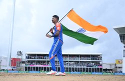 Team India T20 World Cup 2024 Victory Parade: ‘हॅट्स ऑफ हार्दिक’ असं रोहित शर्मा म्हणताच वानखेडेवर घुमला ‘हार्दिक हार्दिक’चा जयघोष