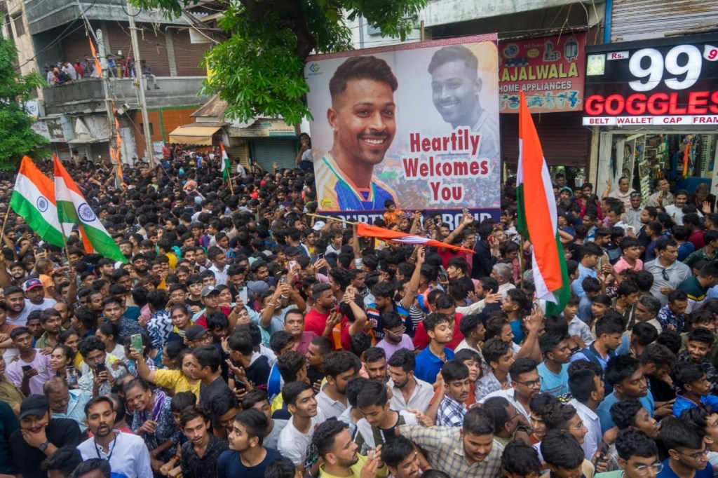 hardik pandya victory road show in vadodara