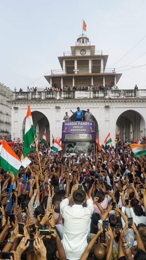 hardik pandya victory road show in vadodara