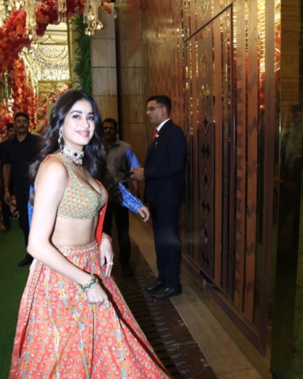 Bollywood actress janhvi Kapoor with her boyfriend attend anant ambani Radhika mameru ceremony