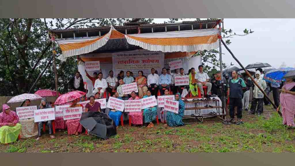 Uran, JNPA port, workers protest, Nhava Sheva Port Workers' Union, wage contract, bonuses, cafeteria allowance, George Committee recommendations, vacant posts, salary demands, project victims,