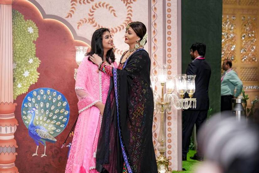 Aishwary With Daughter in Shubh Ashirwad Ceremony