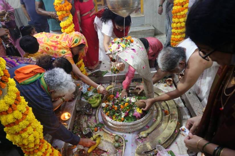 what should be offered to shivling