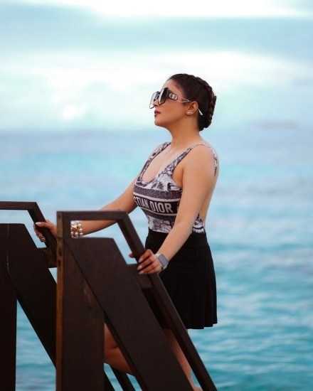 Gray and white print swimsuit of Tina Dutta