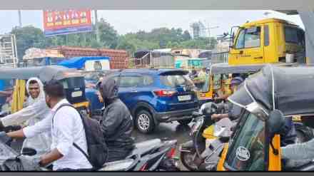 Traffic Chaos in Kalyan West, Traffic Chaos, Kalyan West, Commuters Frustrated Over Persistent Jams, kalyan news, traffic news,