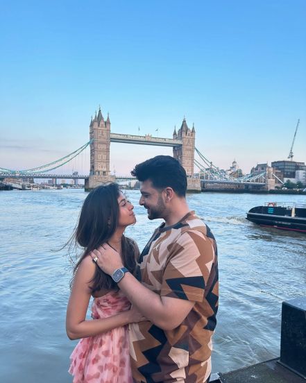 tejasswi-prakash-karan-kundrra-london-vacation