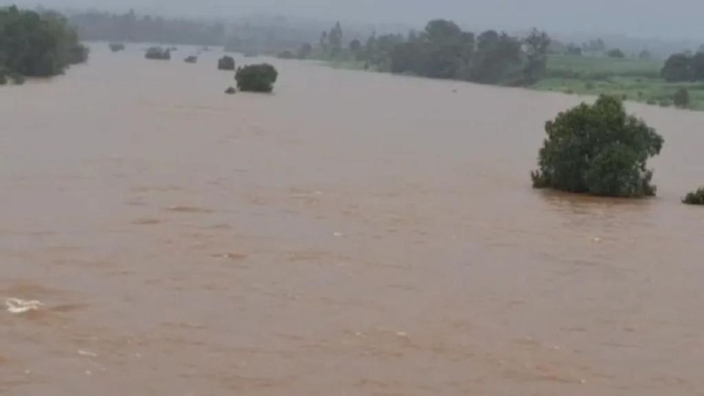 17 people were displaced due to flood water entering the urban area