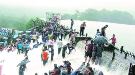 tourists reckless behavior in lonavala