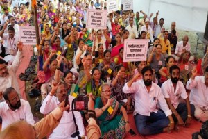 mill workers and their successor protest on azad maidan tomorrow