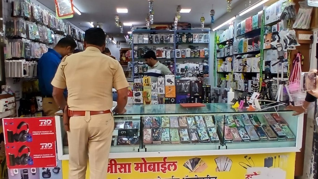 police raid on shops selling duplicate mobile part