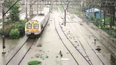 Mumbai rains, heavy rain, visibility, local train services, motormen, speed reduction, delays, low lying areas, flooding, Thane, rivers overflow, disrupted life, Central Railway, CSMT, Belapur, Panvel route, Western Railway, train delays, Mumbai news, Mumbai monsoon, loksatta news,