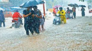 Heavy rainfall causes flooding in Mumbai