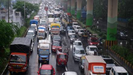 mumbai road traffic, mumbai Heavy Rain Live Updates, mumbai Rain alert today in marathi,