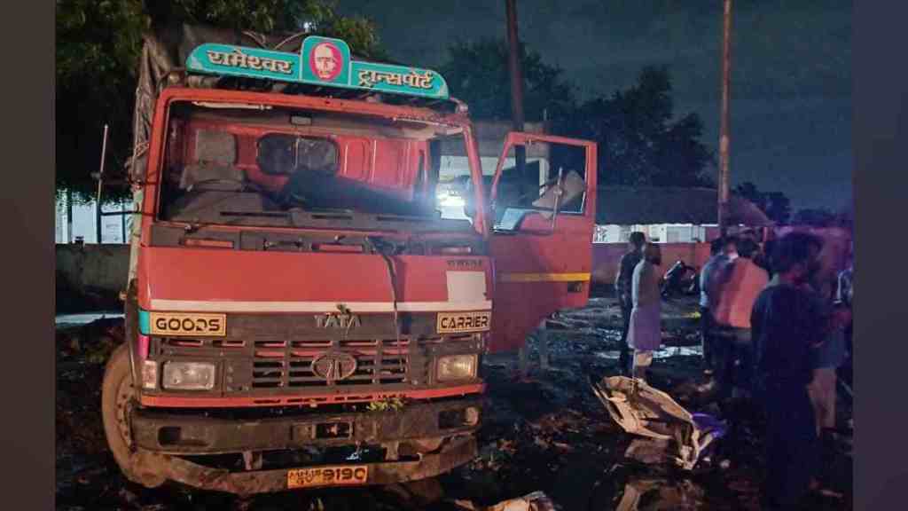 nashik, Accident on Mumbai Agra Highway, Four Killed, Tempo Crashes into Car, accident in nashik, accident near adgaon on Mumbai Agra Highway