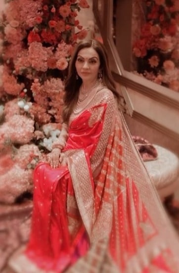 nita ambani beautiful look in charbagh saree