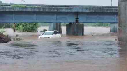 Panvel, heavy rain, Gadhi river, Nandgaon bridge, waterlogging, traffic disruption, school holiday, municipal corporation, high tide, river overflow, Panvel Municipal Commissioner, panvel news,