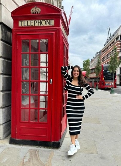 priya bapat iconic photoshoot at red phone booth