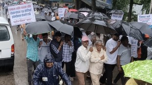 farmers Member of sugar factory raise Slogan against MLA Prakash Abitkar