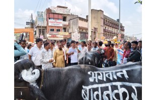 Agitation by BTB Hatao Sangharsh Samiti regarding the alleged illegal levy going on in the vegetable marke