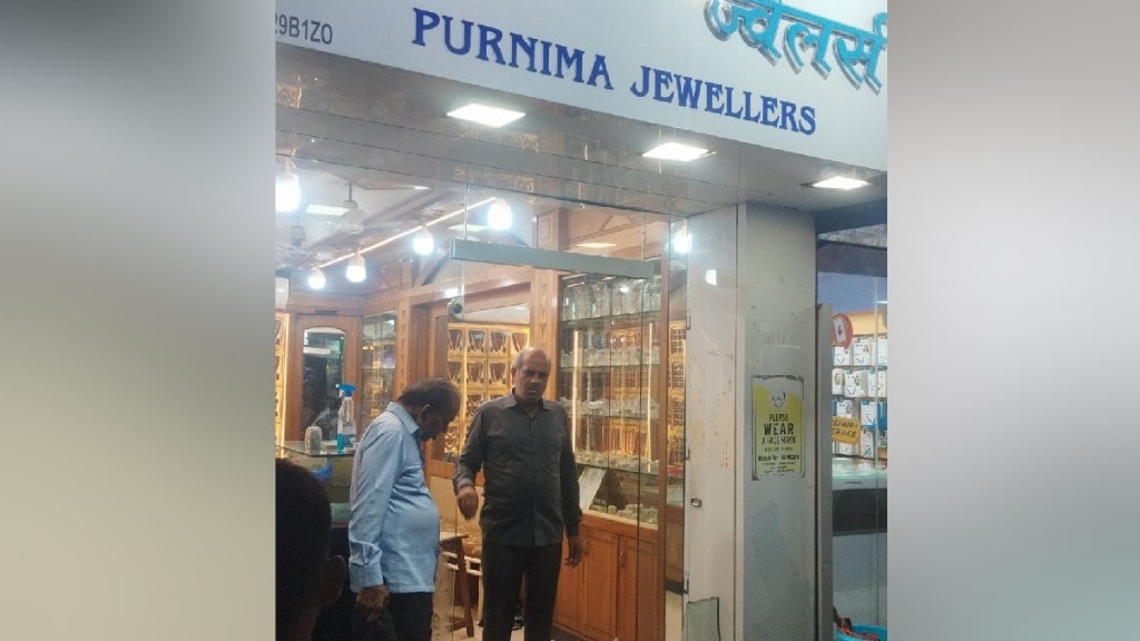 Theft of gold by tricking a jeweler on Gupte Road in Dombivli