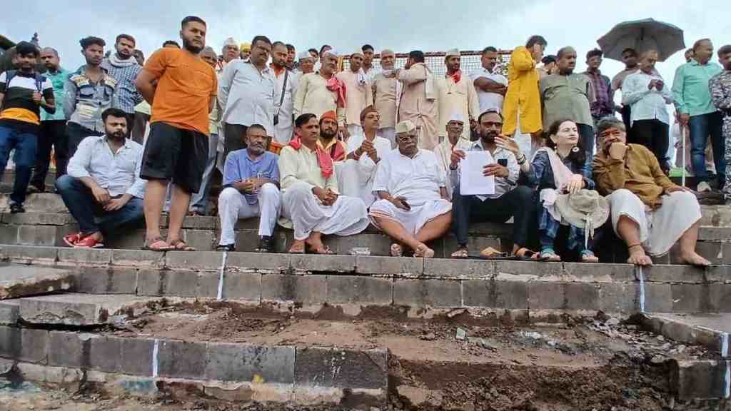 Tensions Rise in Nashik Over Goda Aarti, Goda Aarti, Clash Over Ghat Construction , purohit sangh, ganga godavari purohit sangh, ramtirth Godavari seva samiti,