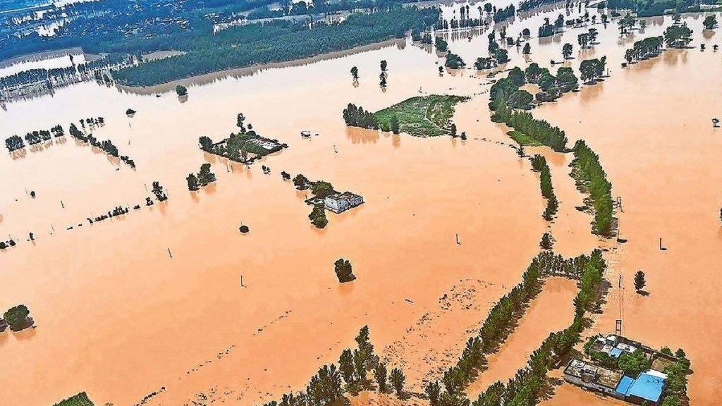 heavy rainfall disrupts daily life in inida