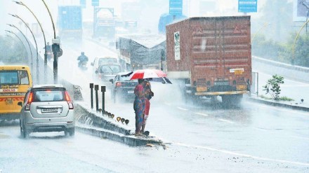 heavy rain in umbai create waterlogging troubles