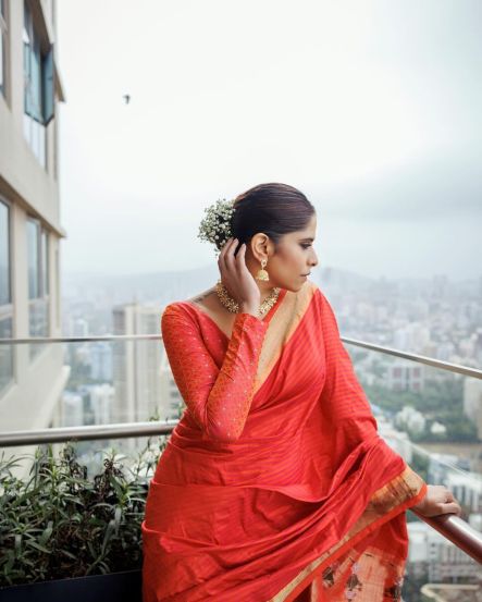 Sai tamhankar shared photos on pink saree went viral on social media