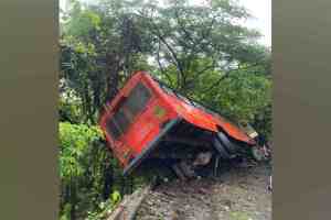 ST Bus accident, st bus accident on Alibag Pen Route, st bus Overturns on Alibag Pen Route, Passengers Safe, Minor Injuries Reported,