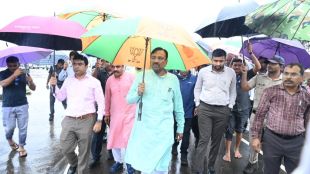 Minister sudhir Mungantiwars assurance to stand by the flood victims
