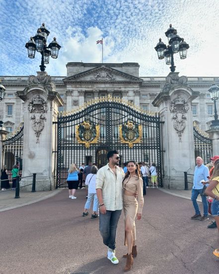 tejasswi-prakash-karan-kundrra-london-vacation