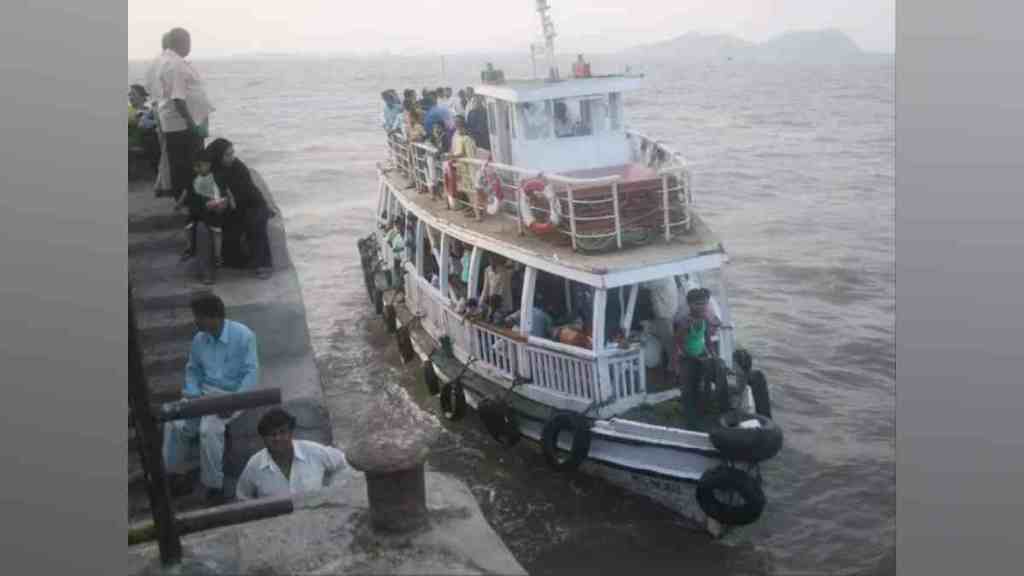 Uran, gale force winds, sea traffic, Mora to Mumbai, Karanja to Revas, JNPT to Bhaucha Dhakka, closed, precautionary measure, heavy rains, passenger traffic, tourist services, inconvenience, loksatta news,